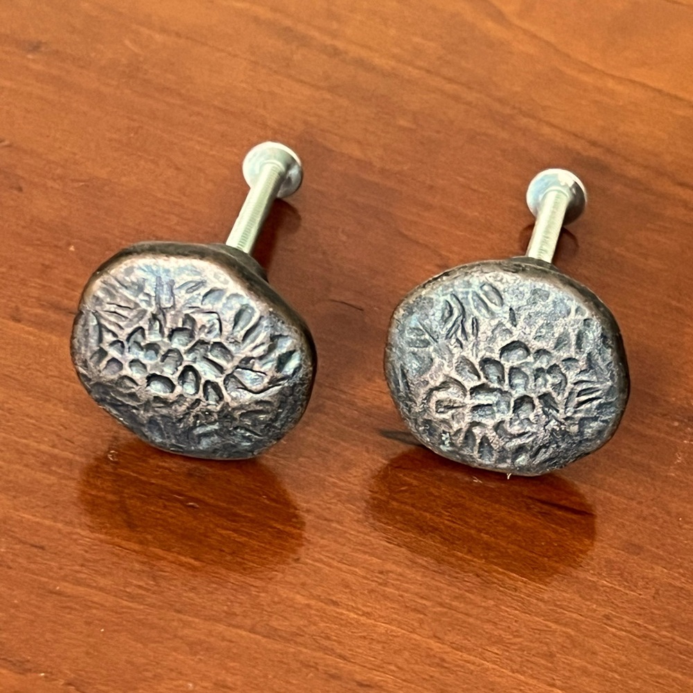 2 Oil Rubbed Bronze Metal drawer/cabinet pulls knobs